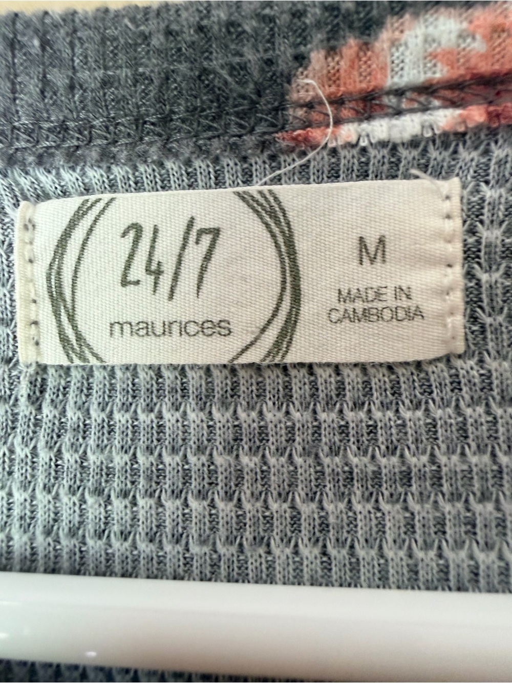 Maurices 24/7 Charcoal Gray Rose Floral Waffle Knit Henley Long Sleeve Top M - Picture 4 of 7